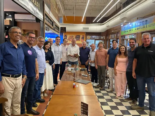 
          Imagem ilustrativa da imagem Momento de Lorenzo Pazolini pegar a estrada
          