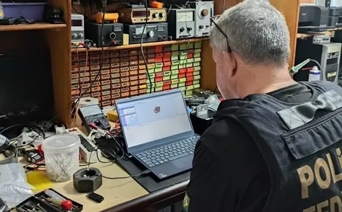 
          Imagem ilustrativa da imagem Morador de Vila Velha é preso com material de abuso infantil durante operação da PF
          