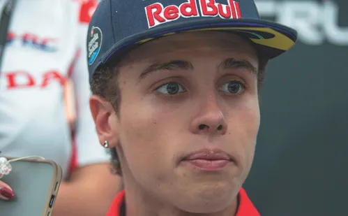 
          Imagem ilustrativa da imagem MotoGP: Bezzechi domina a etapa do Brasil em Goiânia
          