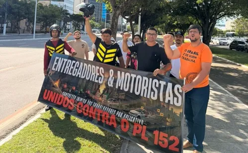 
          Imagem ilustrativa da imagem Motoboys realizam protesto contra 'PL do aplicativo' em Vitória
          