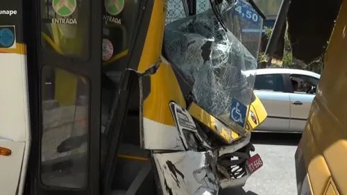 
          Imagem ilustrativa da imagem Motorista é detido após colisão com sete feridos no Recife; bafômetro deu positivo
          