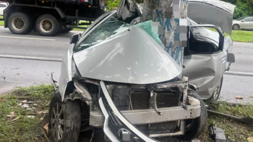 
          Imagem ilustrativa da imagem Motorista morre após bater contra poste na BR-101, no Recife
          