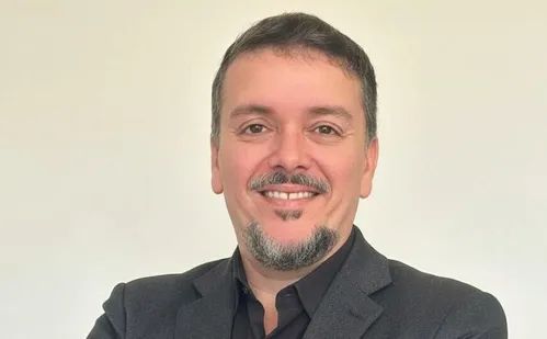 
          Imagem ilustrativa da imagem Muito além do “the book is on the table”
          