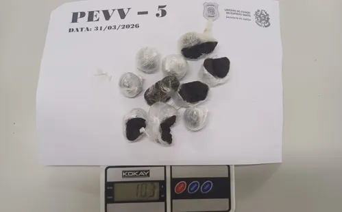 
          Imagem ilustrativa da imagem Mulher é presa tentando entrar com haxixe dentro de camisinha em presídio no ES
          