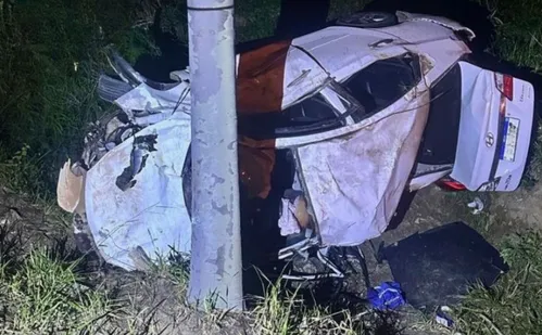 
          Imagem ilustrativa da imagem Mulher morre e três ficam feridos após carro capotar na ES 164, em Baixo Guandu
          