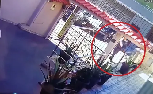 
          Imagem ilustrativa da imagem Mulheres mortas por policial após briga entre vizinhas: o que se sabe sobre o caso
          