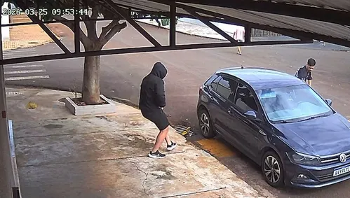 
          Imagem ilustrativa da imagem Neto viaja mais de 600 km, mata o avô e rouba joias de ouro do idoso no PR
          