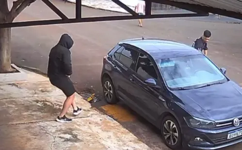 
          Imagem ilustrativa da imagem Neto viaja mais de 600 km, mata o avô e rouba joias de ouro do idoso no PR
          