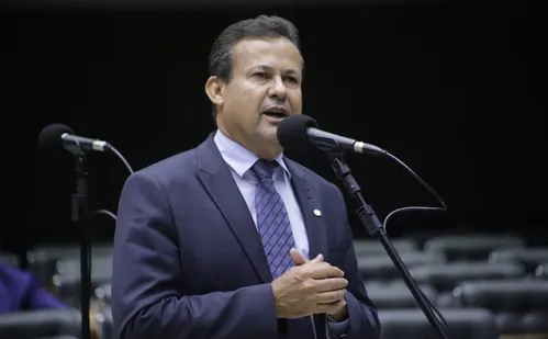 
          Imagem ilustrativa da imagem Neucimar Fraga deixa o PSDB e fecha com novo partido
          