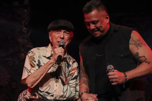 
          Imagem ilustrativa da imagem Nonô e Claudionor Germano levam história do Frevo às escolas públicas de Pernambuco
          