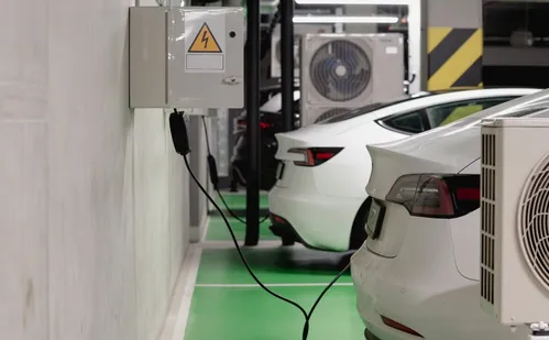 
          Imagem ilustrativa da imagem Nova lei em SP permite que morador instale carregador de veículo elétrico em prédio
          