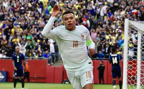 
          Imagem ilustrativa da imagem Novo formato e 48 seleções: expectativa em alta para a Copa do Mundo 2026
          