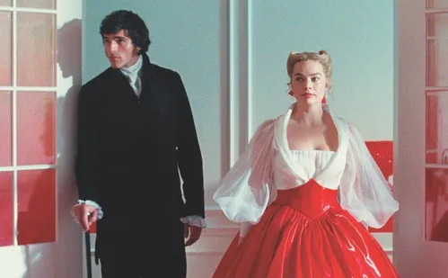 
          Imagem ilustrativa da imagem “O Morro dos Ventos Uivantes”: adaptação de romance enfrenta críticas
          