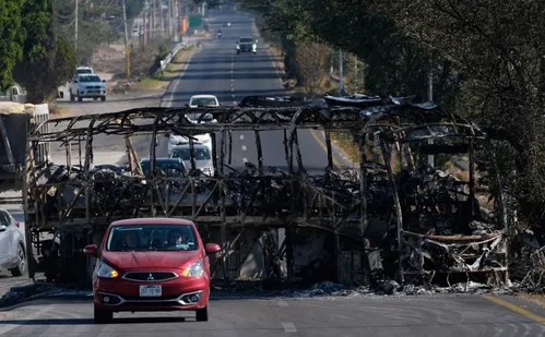 
          Imagem ilustrativa da imagem O que está acontecendo no México? Veja impactos da morte de narcotraficante
          