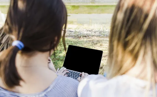 
          Imagem ilustrativa da imagem O que muda com novas regras para pais e filhos nas redes sociais
          