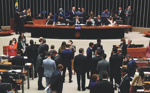 
          Imagem ilustrativa da imagem O que pode mudar para motoristas e entregas por aplicativo com nova lei
          