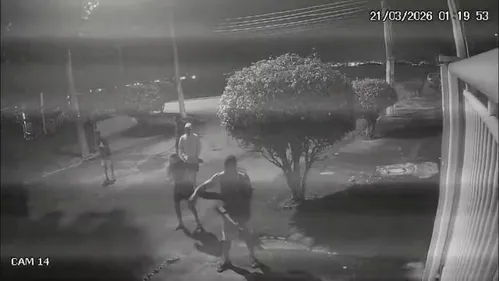 
          Imagem ilustrativa da imagem Oito homens espancam capivara com pedaços de pau no Rio de Janeiro; polícia busca agressores
          