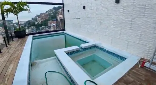 
          Imagem ilustrativa da imagem Operação Colmeia: polícias Civil e Militar miram tráfico de drogas no Rio; 14 são presos
          