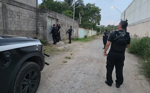 
          Imagem ilustrativa da imagem Operação de combate ao tráfico de drogas prende dois suspeitos em Terra Vermelha
          