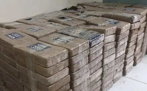 
          Imagem ilustrativa da imagem Operação internacional apreende 1,3 t de cocaína em alto mar
          