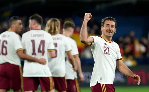 
          Imagem ilustrativa da imagem Oyarzabal faz dois, Espanha brilha e chega a 27 jogos de invencibilidade
          