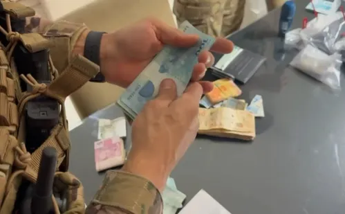 
          Imagem ilustrativa da imagem PF prende delegado e policiais civis suspeitos de extorquir Comando Vermelho no RJ
          