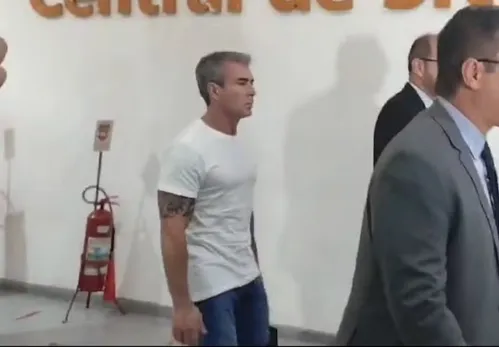 
          Imagem ilustrativa da imagem PMs acusados de fazer segurança pessoal de Rogério Andrade são presos em operação no Rio
          