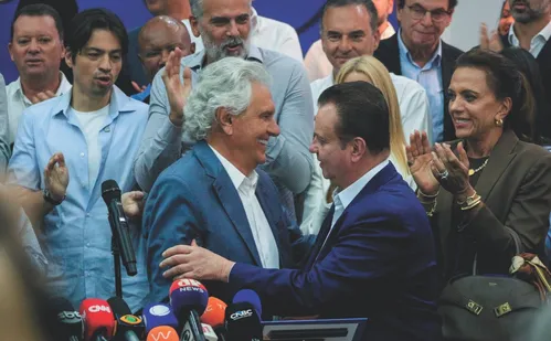 
          Imagem ilustrativa da imagem PSD vê chance de Flávio Bolsonaro murchar na campanha
          