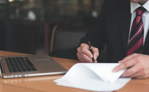 
          Imagem ilustrativa da imagem Pais buscam cartórios para registrar casos de bullying contra os filhos
          