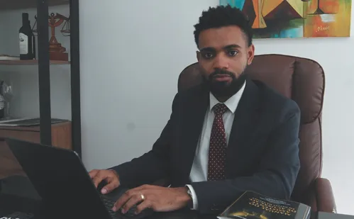 
          Imagem ilustrativa da imagem Pais buscam cartórios para registrar casos de bullying contra os filhos
          