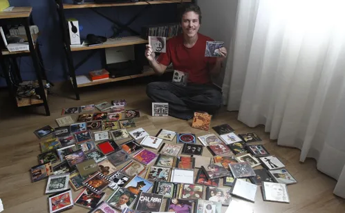 
          Imagem ilustrativa da imagem Paixão por discos de vinil transmitida de avó para neto
          