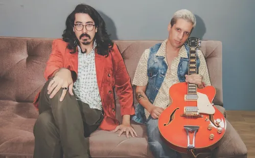 
          Imagem ilustrativa da imagem Paixão, rock e encontro  de artistas em música capixaba
          