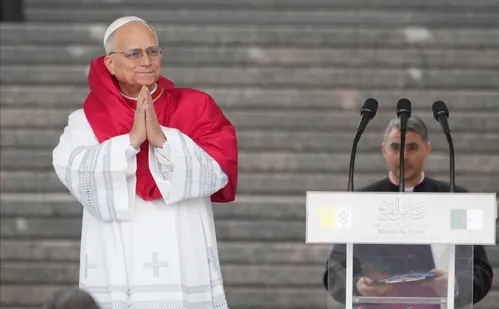 
          Imagem ilustrativa da imagem Vaticano diz que Leão 14 será internado na terça para retirar nódulo do pulmão
          