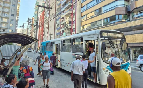 
          Imagem ilustrativa da imagem Passagem de ônibus em Guarapari sobe para R$ 5,10 nesta terça
          