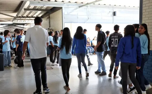 
          Imagem ilustrativa da imagem Pé-de-Meia: beneficiários nascidos em novembro e dezembro recebem hoje
          