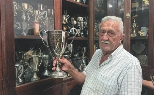 
          Imagem ilustrativa da imagem Pecuarista de 77 anos mantém acervo com 3 mil prêmios da raça Nelore
          