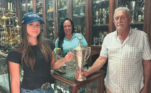 
          Imagem ilustrativa da imagem Pecuarista de 77 anos mantém acervo com 3 mil prêmios da raça Nelore
          