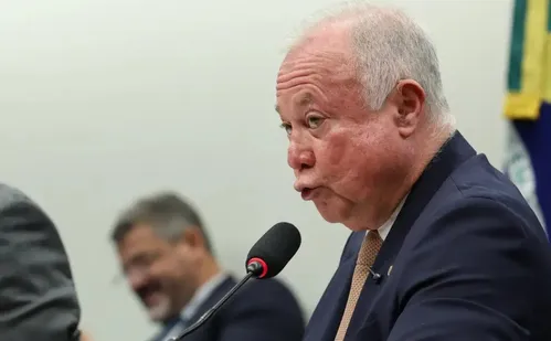 
          Imagem ilustrativa da imagem Pedido de vista adia votação da PEC do fim da 6x1 na CCJ da Câmara
          