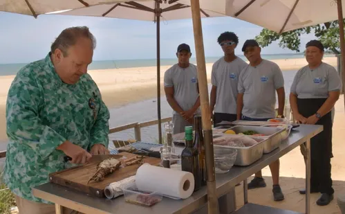 
          Imagem ilustrativa da imagem Pesadelo na Cozinha: Erick Jacquin ataca em Porto Seguro
          