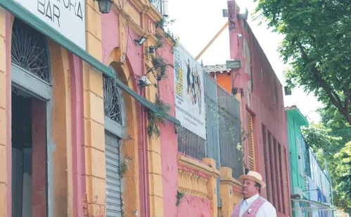 
          Imagem ilustrativa da imagem "Pesadelo na Cozinha": Jacquin se revolta em bar de ex-jogador
          