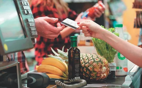 
          Imagem ilustrativa da imagem Pesquisa: maioria dos trabalhadores vai mudar forma de usar vale-alimentação
          