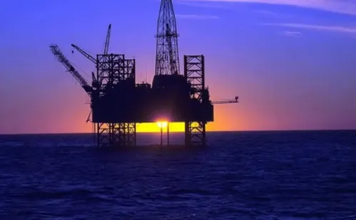 
          Imagem ilustrativa da imagem Petrobras anuncia descoberta de óleo na Bacia de Campos
          