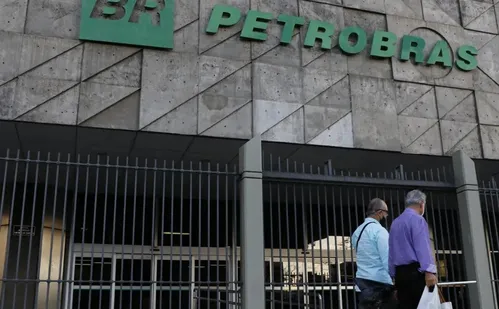 
          Imagem ilustrativa da imagem Petrobras aprova adesão ao programa do governo para baratear diesel
          