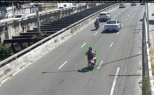 
          Imagem ilustrativa da imagem Placa falsa é flagrada quase 6 mil vezes em um mês
          