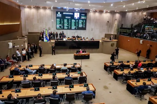 
          Imagem ilustrativa da imagem Poderes legislativos do Recife e de Pernambuco abrem trabalhos de 2026
          