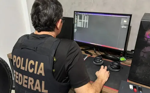 
          Imagem ilustrativa da imagem Polícia Federal faz operação contra fraudes na Caixa Econômica Federal em Linhares
          
