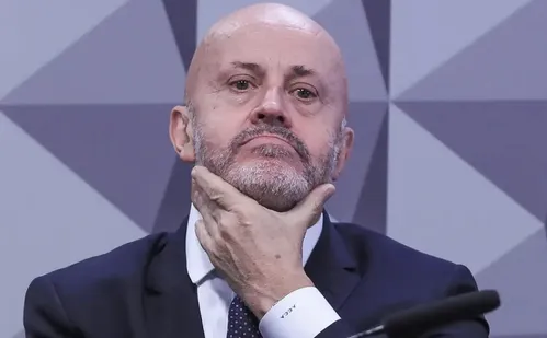 
          Imagem ilustrativa da imagem Polícia Federal prende operador financeiro de Careca do INSS
          