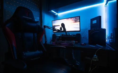 
          Imagem ilustrativa da imagem Polícia apreende adolescente que incentivava automutilação e maus-tratos a animais
          