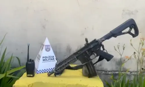 
          Imagem ilustrativa da imagem Polícia prende quatro e apreende dois fuzis em mais uma operação para retirada de barricadas no Rio
          
