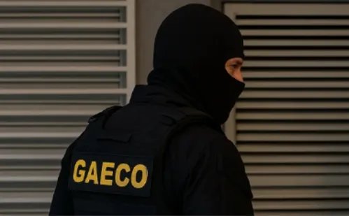 
          Imagem ilustrativa da imagem Policial é preso e outro afastado suspeitos de cooperar com tráfico de drogas no ES
          